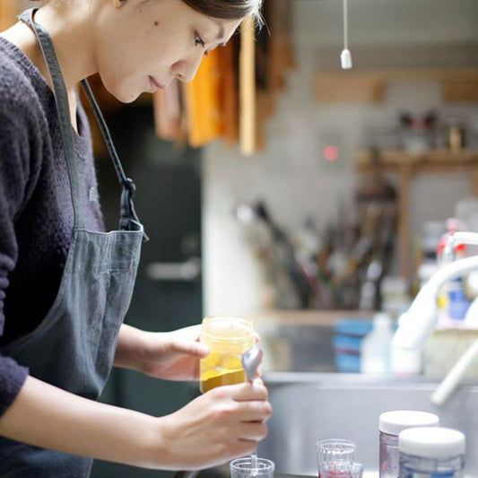 作家の深堀りコラム｜日常に、季節の呼吸を。一栁綾乃の植物画